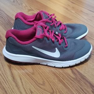 Womens 7 gray pink purple Nike shoes sneakers